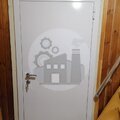 недорогая дверь ДВНД-49, установлена в частном деревянном доме